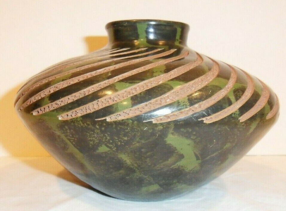 Darwin Calero Potosme Studio Pottery Earthenware Green Vase