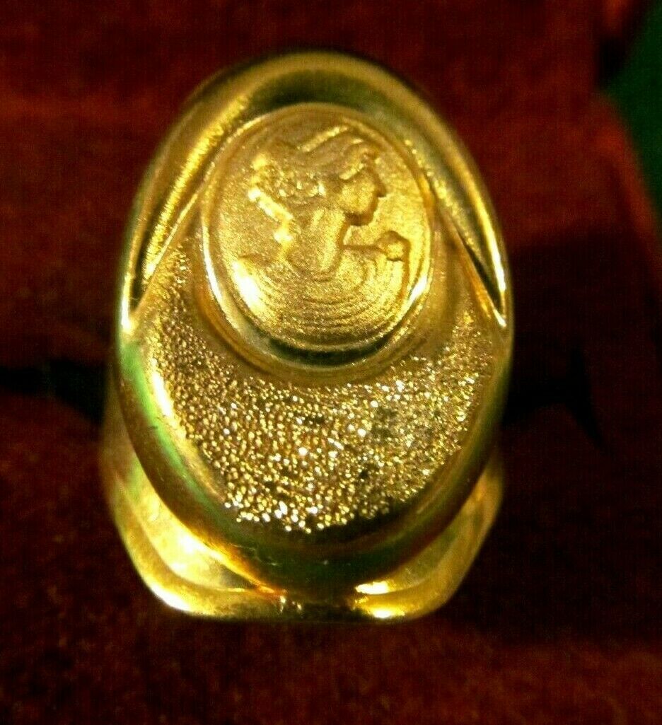 Pretty Victorian  Cameo  Wide Gold  Ring