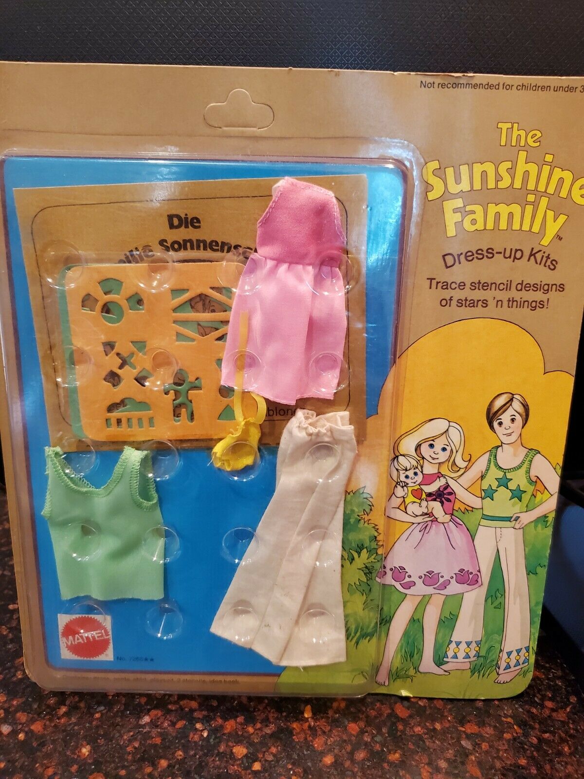 Vintage Sunshine Family Dress-up Stencil Kit Clothes #7268 Mint On Card